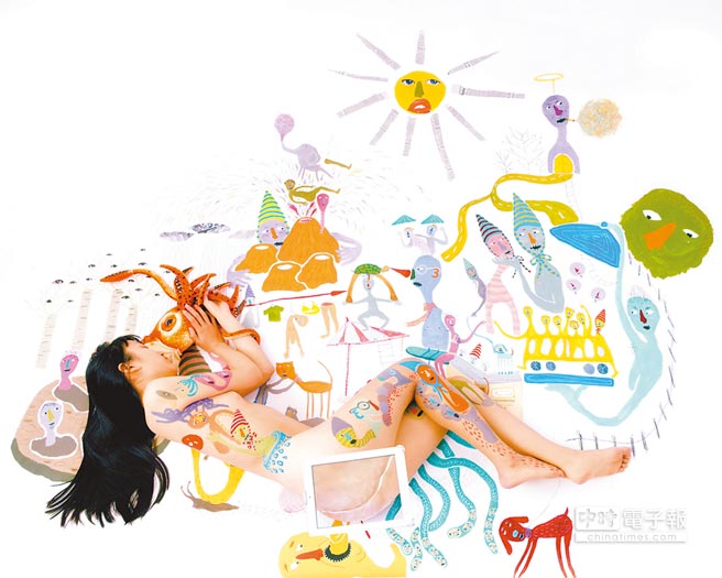 張哲榕以女體拼貼大眾文化元素，呈現螢幕與影像世代的情欲世界。（Taiwan Art Connection提供）
